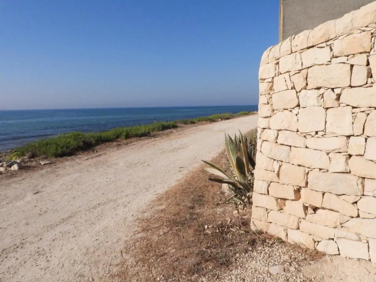 Maganuco Beach Bungalow Hotel Marina di Modica Italia
